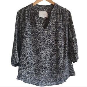 Amour Vert Black and White 100%‎ Silk Patterned Top Size XS